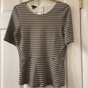 ❤️2/$15 or 3/$21❤️ NWT Talbots Short Sleeve Top, Size Medium